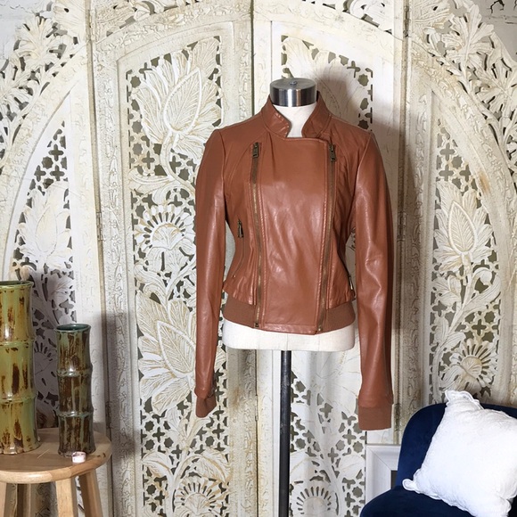 Woman’s medium light brown / camel color light jacket - Picture 1 of 10